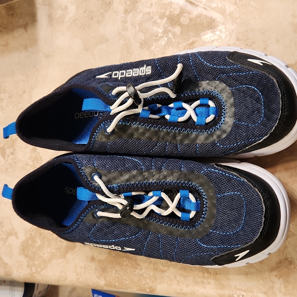 Speedo water shoes...great condition